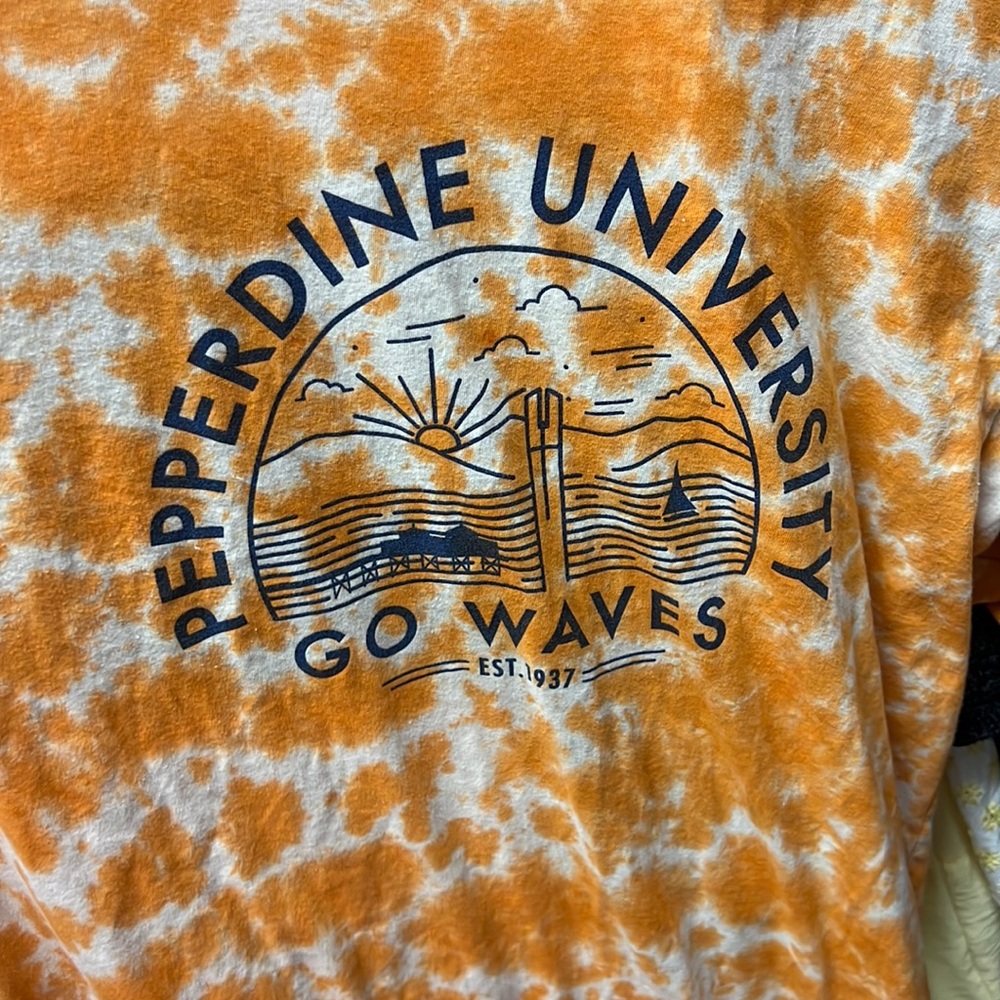 pepperdine tshirt size large